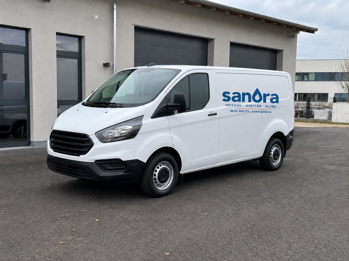 Servicewagen der Sanora GmbH mit Firmenlogo